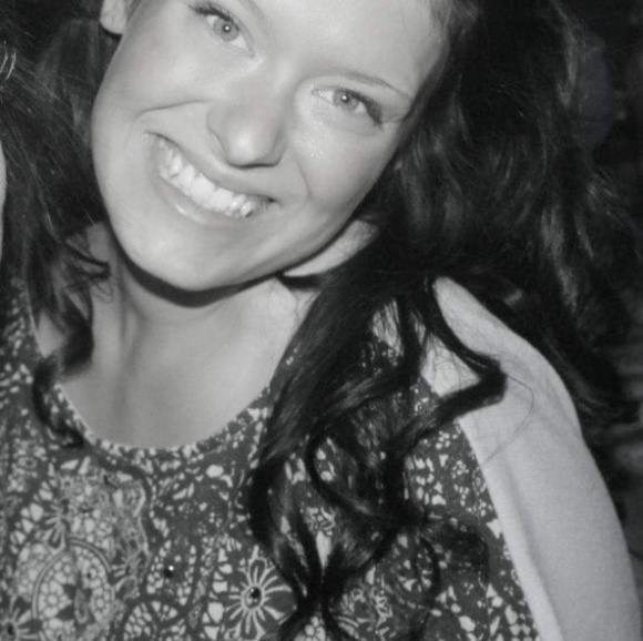 Meet your Posher, Kylie - Picture 2 of 4